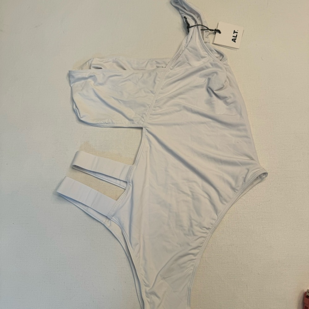ALT one piece - Picture 3 of 3